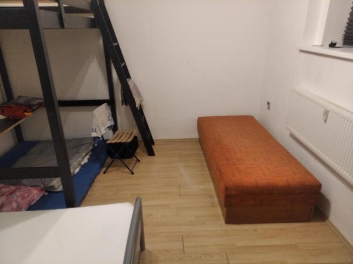 Economy Flat 18 Minutes From Vaclavske Namesti — Photos 1